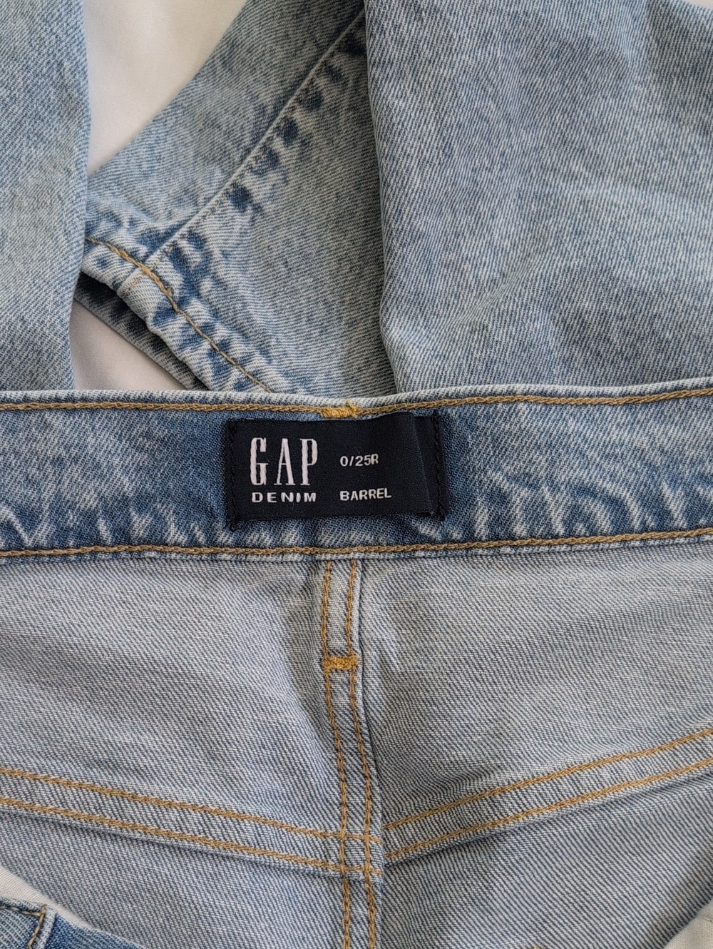 GAP High Rise Barrel Jeans - Picture 9 of 10